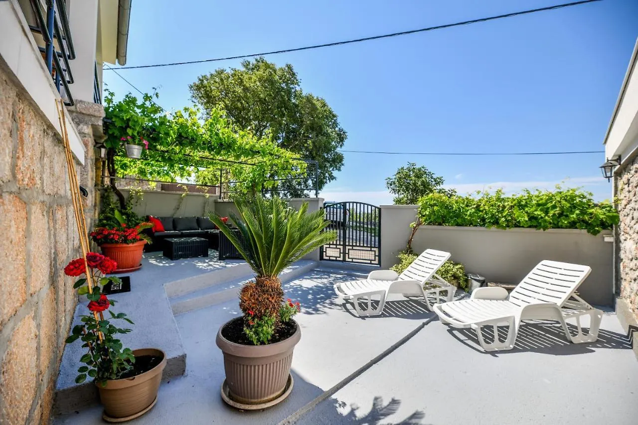Holiday Home Skevini Dvori Starigrad Paklenica