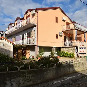 Guest house Mira, Starigrad Paklenica